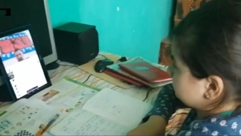 Școala online se prelungește până la vacanța de iarnă