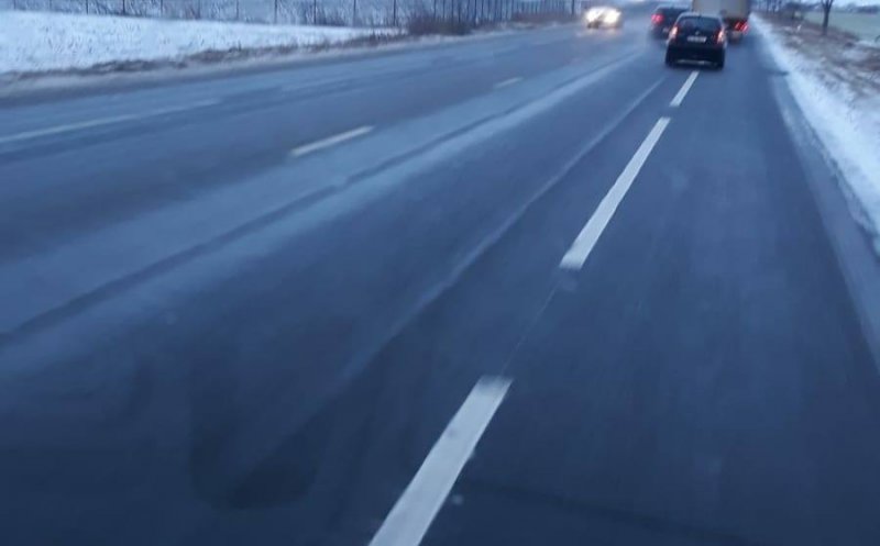 Atenție la polei! Șoferii, sfătuiți să circule cu prudență