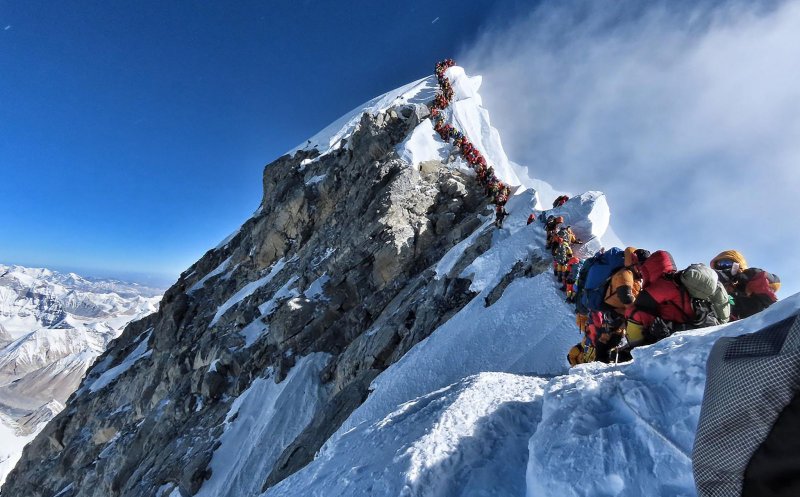 Vârful Everest a mai “crescut” cu un metru.  China și Nepal s-au pus în sfârșit de acord, după o lungă dispută