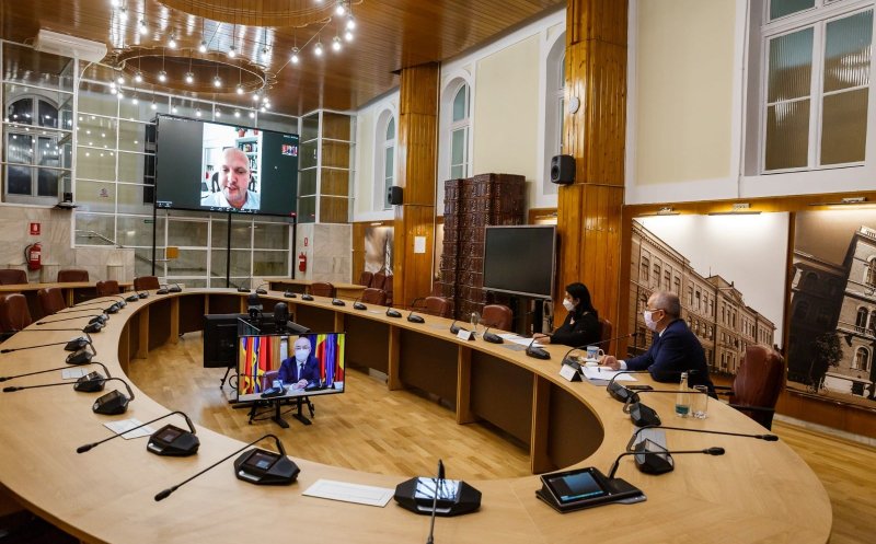 100 de businessmeni străini din Cluj, în audiență online la Boc