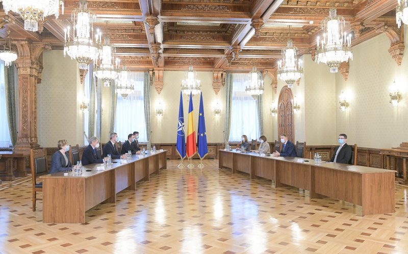 Klaus Iohannis a început consultările cu partidele pentru guvernare. Gestul fără precedent făcut de AUR