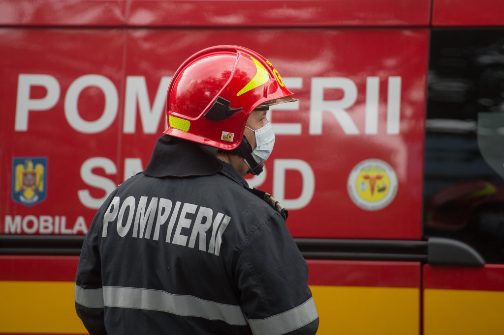 Panică pe Piezișă! Un incendiu a lăsat întreaga zonă în beznă