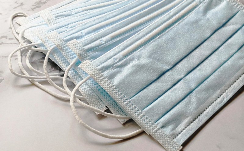 ''Produse interzise comercializării". Încă o alertă de măşti neconforme în România