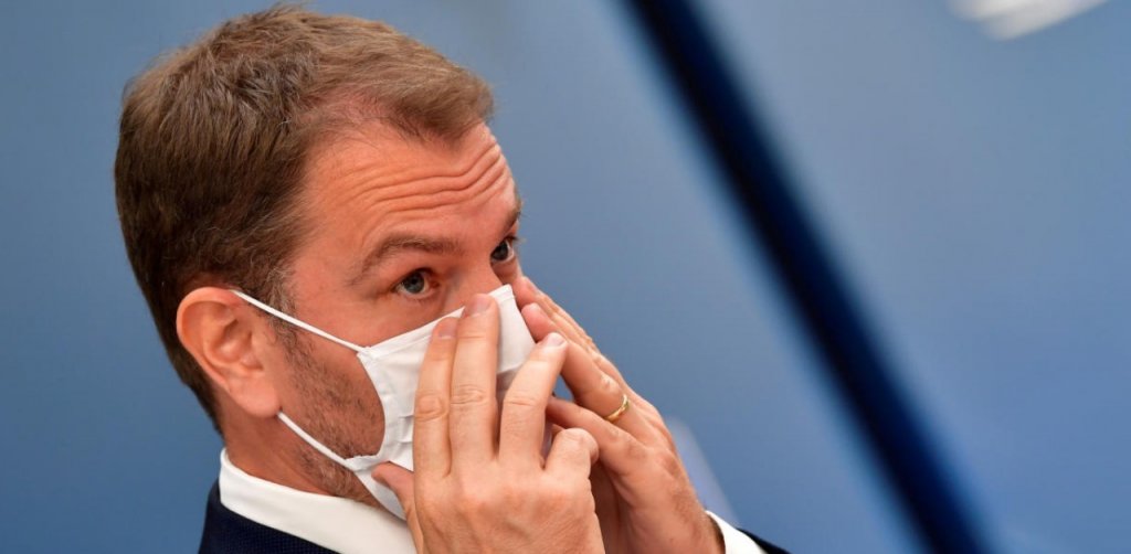 Premierul Slovaciei, depistat cu COVID, după summit-ul la care s-a întâlnit cu Macron