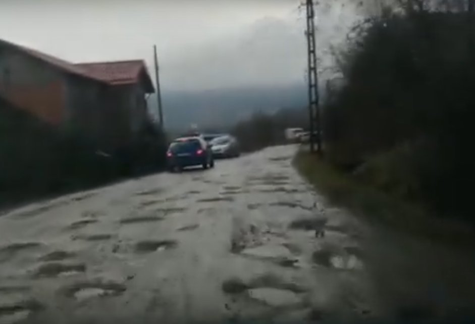 Ziua de Cluj | Strada Soporului din Cluj, bătaie de joc pentru plătitorii de  impozite. “Uitaţi domnu' Boc, câte gropi!” REACȚIA PRIMARULUI