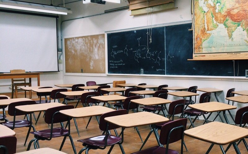 Din online, în sălile de clasă. Când se vor întoarce elevii la școală