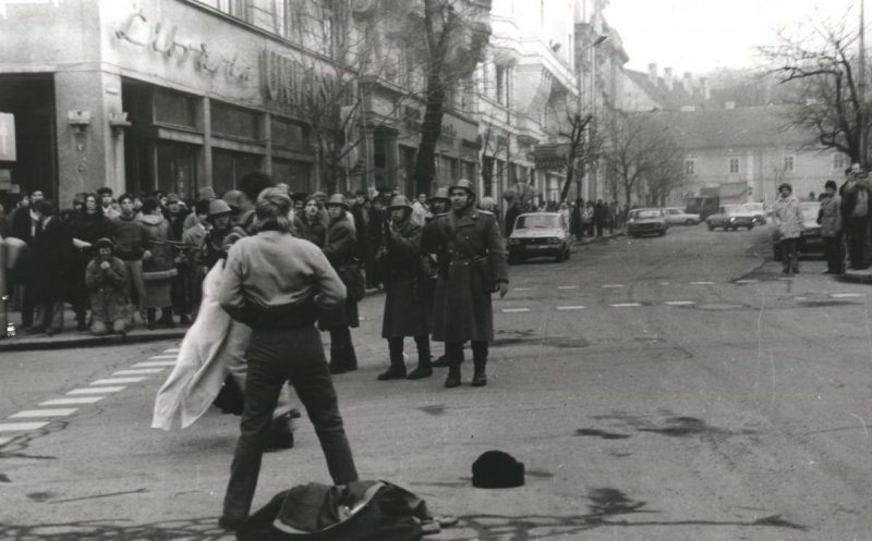Întâlnire online cu fotografii Revoluției de la Cluj, organizată de FSPAC