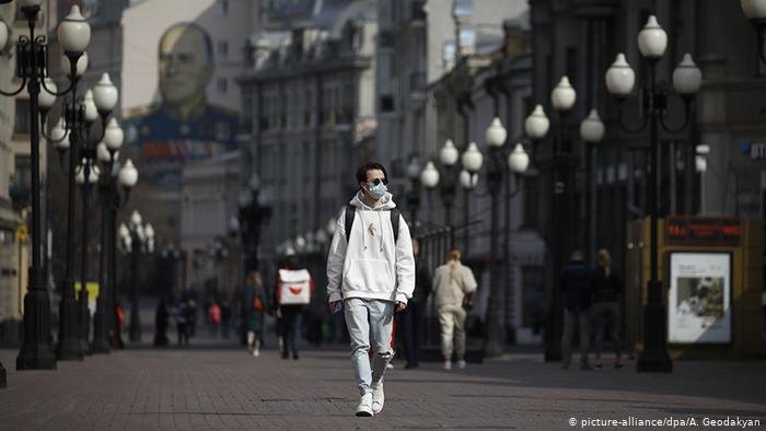 Pandemia de COVID-19 dă peste cap planurile de sărbători: restricţii şi măsuri în ţări din Europa