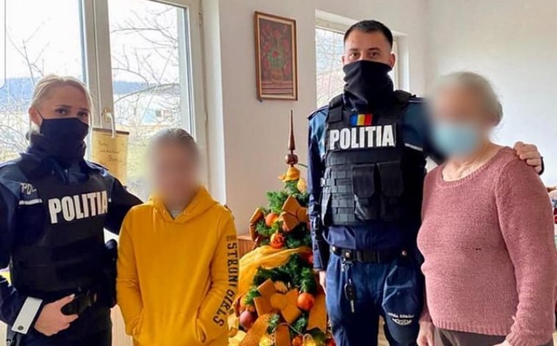 Polițiștii din Cluj au devenit ajutoarele lui Moș Crăciun. IPJ Cluj transmite: „De Crăciun, nu e greu să fii mai bun”