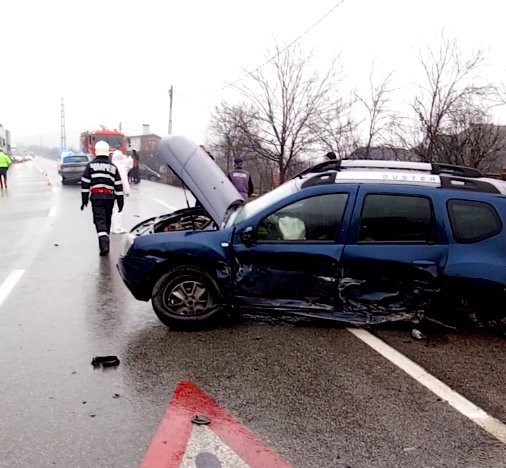 Accident GRAV pe centura orașului Gherla. Cinci mașini au fost implicate