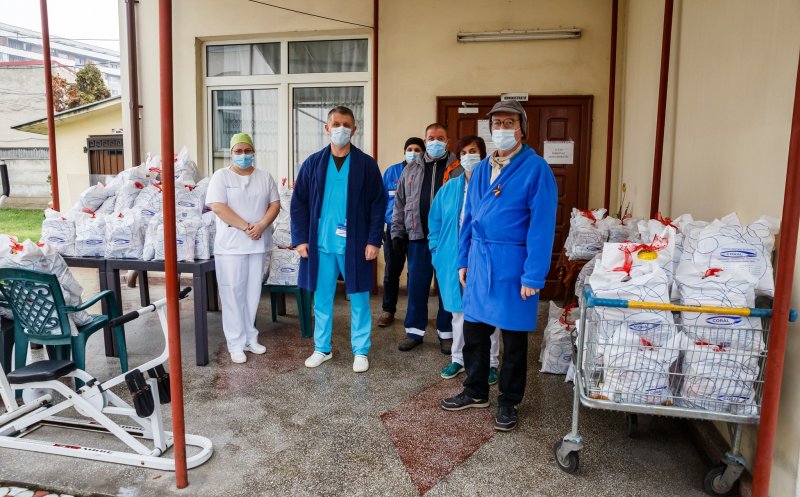 Boc face asta de 16 ani! Cadouri pentru vârstnicii de la Centrul de îngrijire și asistență din Cluj