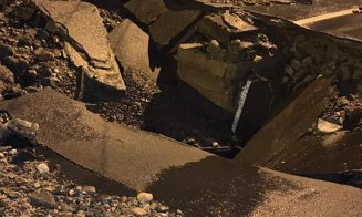 Dezastru pe două străzi din centrul Clujului. Crater pe General Dragalina și ca-n Veneția pe Mamaia