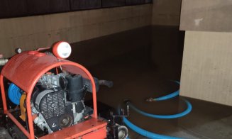Potop de Crăciun pe două străzi din Cluj. Crater pe General Dragalina și ca-n Veneția pe Mamaia