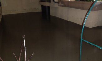 Potop de Crăciun pe două străzi din Cluj. Crater pe General Dragalina și ca-n Veneția pe Mamaia