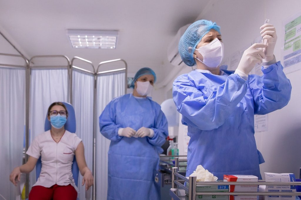 Guvernul României: e greu ca noua tulpină din Covid-19 se dezvolte după vaccin