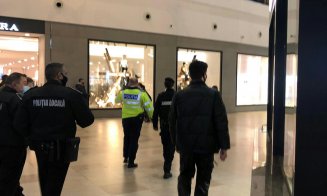 Razie anti-COVID la Cluj. Polițiștii au luat la puricat mall-urile