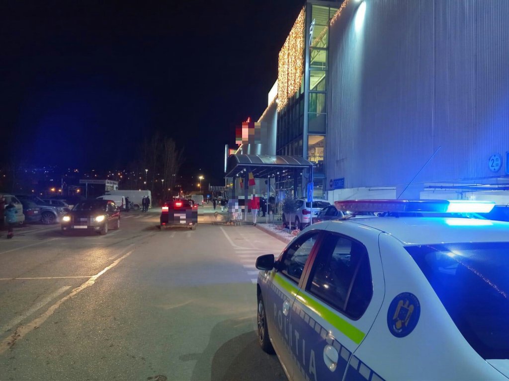 Razie anti-COVID la Cluj. Polițiștii au luat la puricat mall-urile