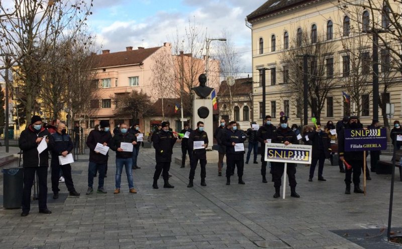 Proteste la Cluj. Polițiștii reacționează la anunțul lui CÎțu de a îngheța salariile