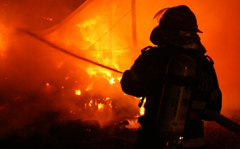 A fost noaptea incendiilor la Cluj. O casă de pe Valea Seacă, distrusă de flăcări