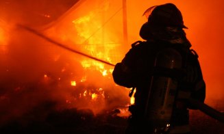 A fost noaptea incendiilor la Cluj. O casă de pe Valea Seacă, distrusă de flăcări