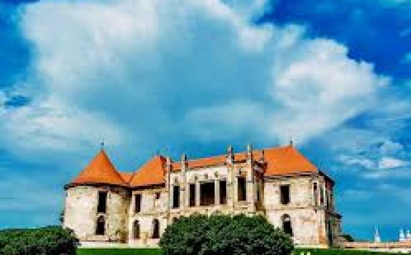 Invitație la castel. Edificiul din Bonțida, considerat “Versailles-ul Transilvaniei”, primește vizitatori de mâine