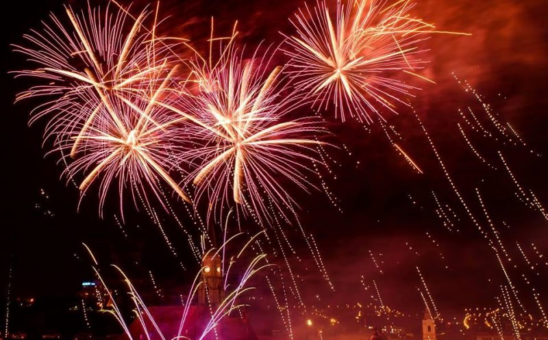 S-a aprins cerul deasupra Clujului.  Revelionul, sărbătorit cu focuri de artificii și petarde