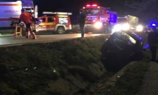 Accident grav la Cluj. Patru victime au ajuns la spital după un viraj fără asigurare