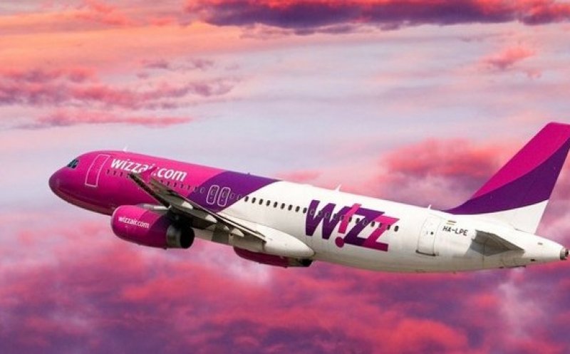 Avion Wizz Air cu zeci de români la bord, lovit de fulger