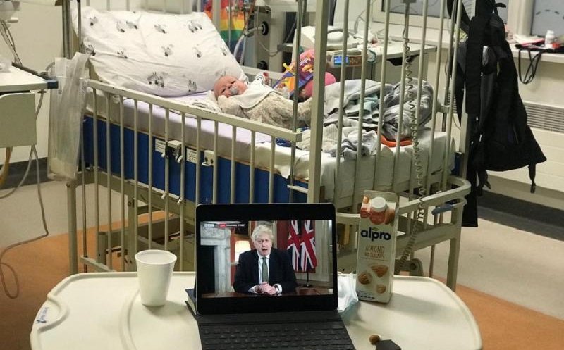 Bebeluşul de doar două luni al unei actriţe din Harry Potter, infectat cu Covid-19
