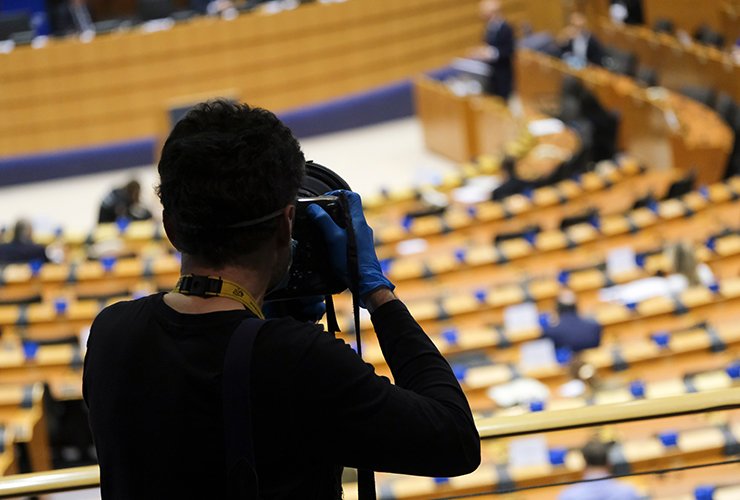 Sute de ziarişti au murit anul trecut în lume în urma infectării cu COVID-19