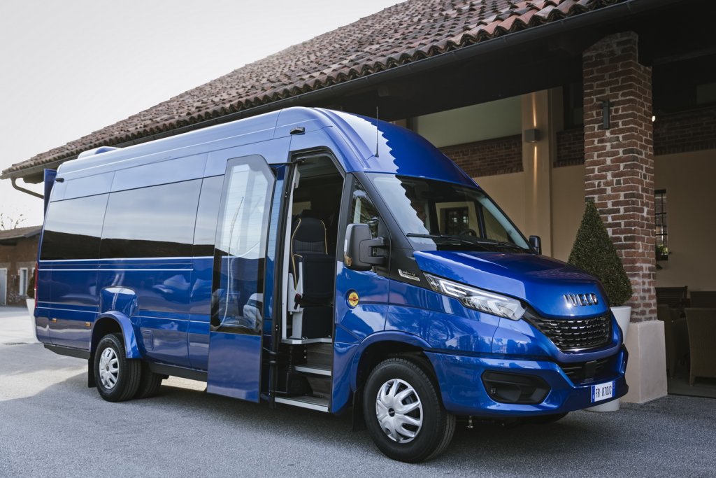 Cum arată  noile autobuze şcolare din Cluj-Napoca