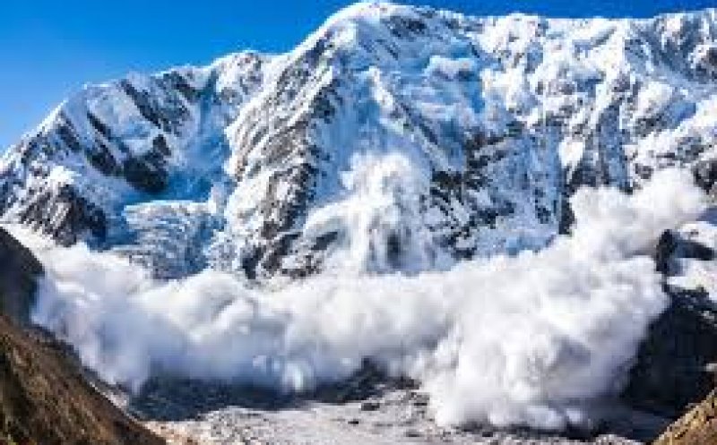 Iarna își arată colții. Pârtiile din Sinaia, închise, iar în  Bucegi și Făgăraș este risc de avalanșă