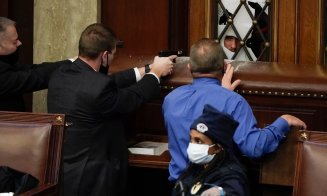 Stare de asediu la Washington. Patru persoane au murit în timpul violenţelor de la Capitol Hill