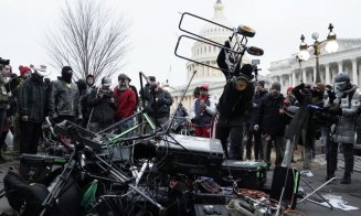 Stare de asediu la Washington. Patru persoane au murit în timpul violenţelor de la Capitol Hill