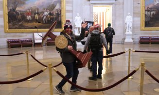 Stare de asediu la Washington. Patru persoane au murit în timpul violenţelor de la Capitol Hill