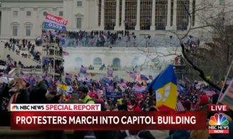Tricolorul României găurit, printre steagurile fluturate de protestatarii violenţi din Statele Unite