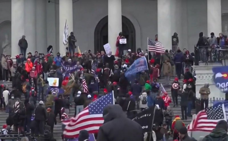 4 persoane au murit și 52 au fost arestate în protestele violente de la Capitol Hill
