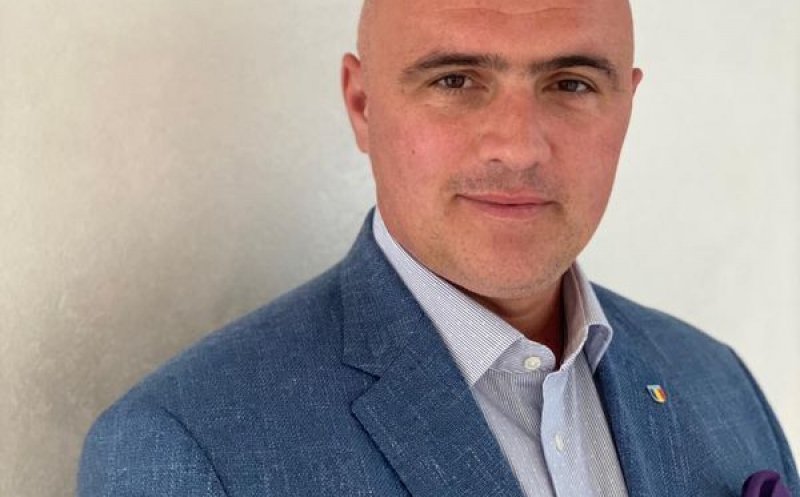 Un deputat AUR, fost șofer, a trecut în CV că ştie să folosească telefonul mobil