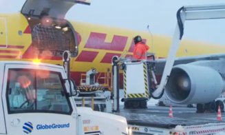 A patra tranşă de vaccinuri a ajuns în ţară în această dimineaţă. La Cluj-Napoca va ateriza un avion cu dozele repartizate