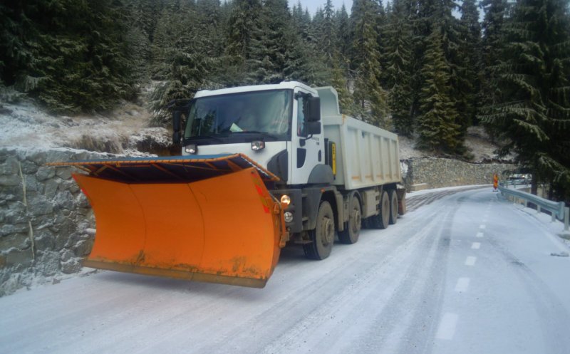 Se circulă în condiții de iarnă la Cluj. Multe drumuri judeţene afectate de polei