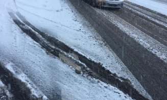 Ninsoarea nu s-a oprit. Cum se circulă pe strada Primăverii din Cluj-Napoca la ora 11?