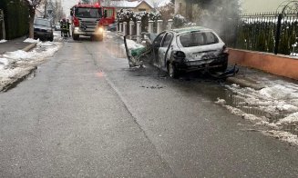Mașină cuprinsă de flăcări în Grigorescu. S-a făcut scrum