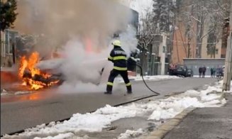 Mașină cuprinsă de flăcări în Grigorescu. S-a făcut scrum