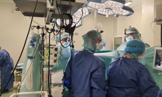 La  nici două luni, un bebeluș a fost greu încercat de viață. Infectat cu COVID, a fost operat pe inimă