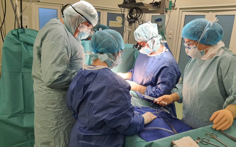 La  nici două luni, un bebeluș a fost greu încercat de viață. Infectat cu COVID, a trebuit să fie și operat pe inimă