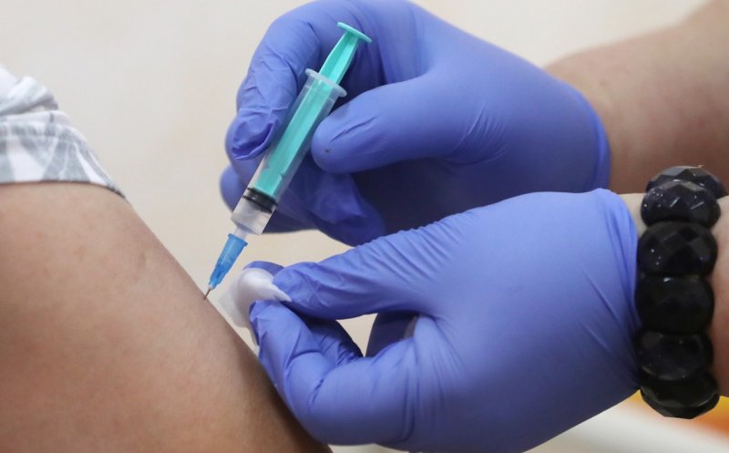Orice ajutor e binevenit! Ministerul Educației cere școlilor și universităților să promoveze informații despre vaccinare