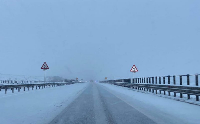 Trafic dificil pe Autostrada Transilvania! Șoferii se plâng că drumul nu e curățat de zăpadă