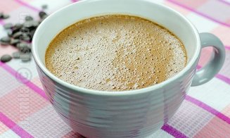 Ce se asortează cel mai bine cu o zi friguroasă de iarnă? Rețetă delicioasă de ciocolată caldă!