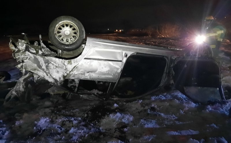 Accident la Cluj! S-a dat cu maşina peste cap şi a făcut-o praf, dar a avut zile