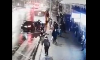 MOMENTUL răpirii unei adolescente de 15 ani din Cluj-Napoca, dintr-o stație de bus. Nimeni nu a intervenit